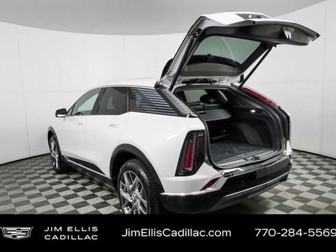 Used 2025 Cadillac Optiq Luxury 2 w/ LPO, Floor Liner Package AWD/4WD image 32