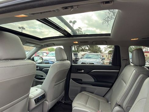 Used 2018 Toyota Highlander Limited Platinum image 27