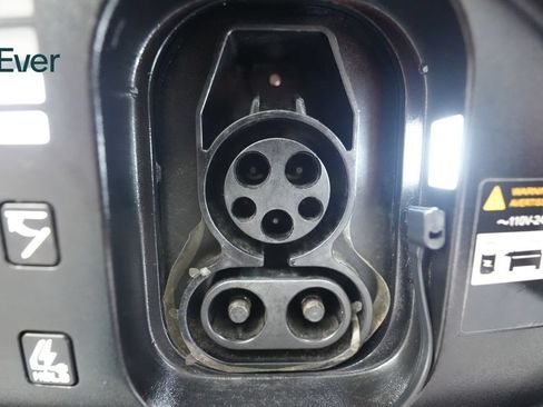 Used 2024 Kia EV6 Wind RWD image 10