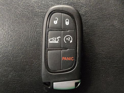 Used 2020 Jeep Cherokee Latitude Plus FWD image 32