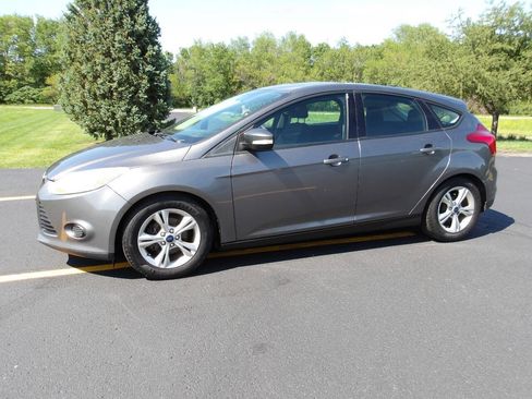 Used 2014 Ford Focus SE w/ SE Winter Package FWD image 13