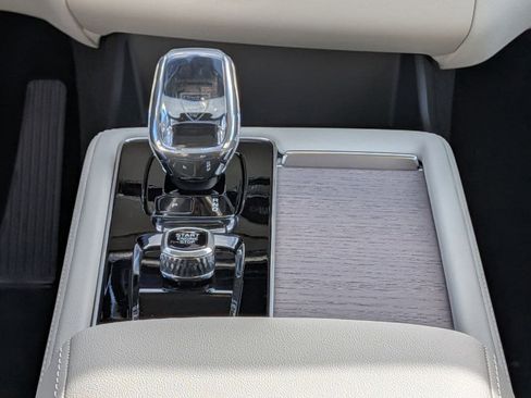 New 2026 Volvo XC90 T8 Ultra w/ Protection Package Premier AWD/4WD image 9