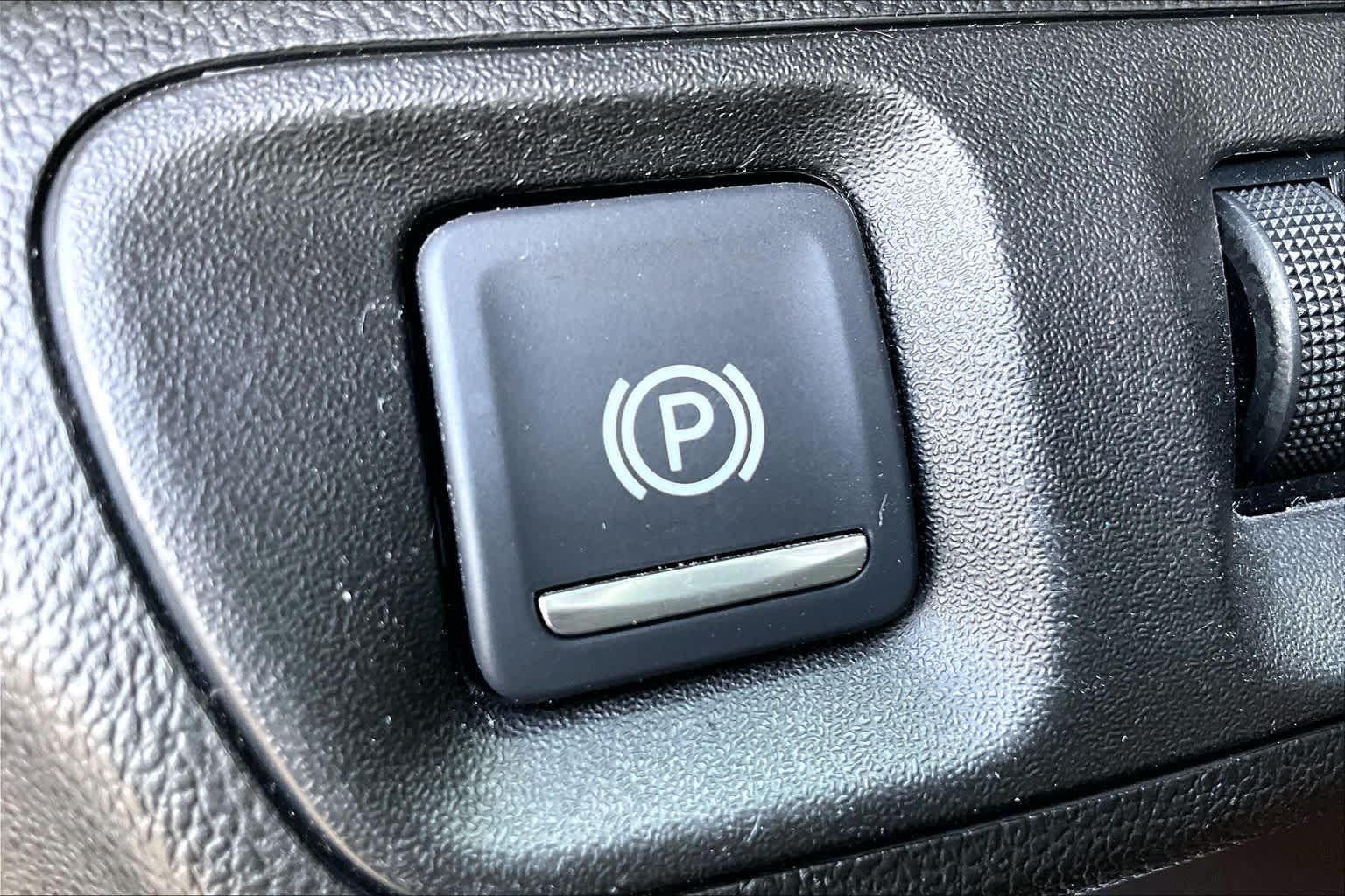 Used 2020 GMC Acadia Denali AWD/4WD image 32