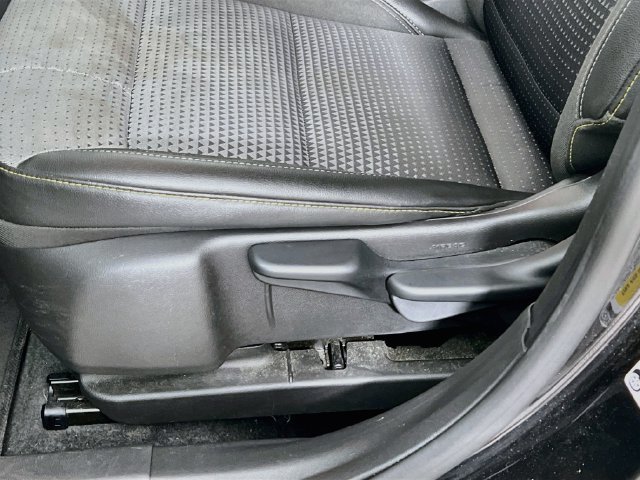 Used 2025 Chevrolet Trax LT FWD image 11