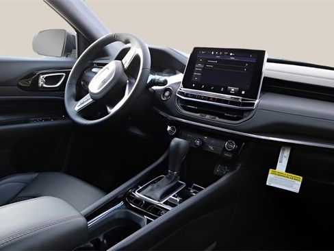 New 2026 Jeep Compass Latitude image 18