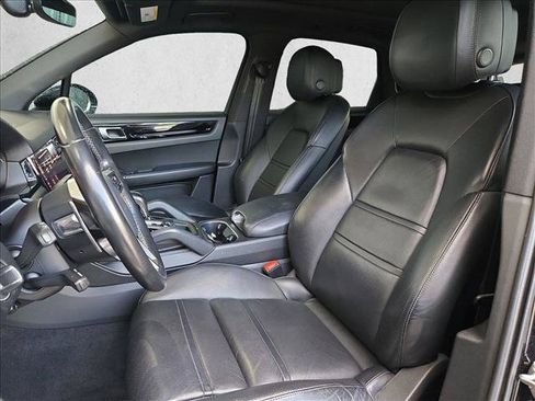 Used 2021 Porsche Cayenne AWD/4WD image 17