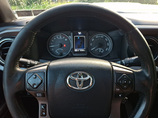 Used 2017 Toyota Tacoma TRD Sport w/ Premium & Technology Package AWD/4WD image 20