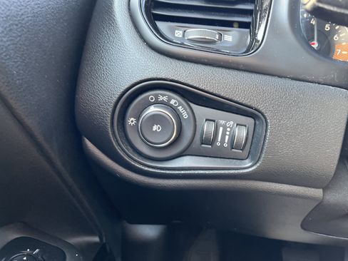 Used 2019 Jeep Renegade Altitude w/ Quick Order Package 22M AWD/4WD image 16