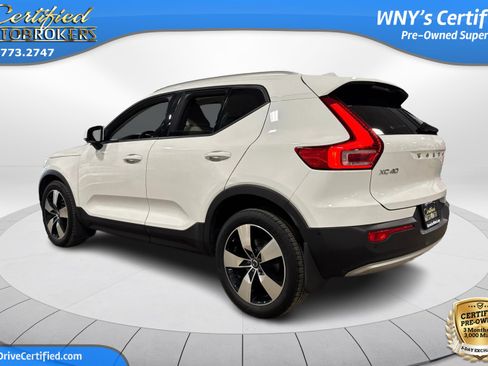 Used 2019 Volvo XC40 T5 Momentum image 8