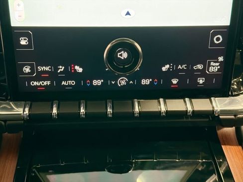 Used 2025 GMC Yukon XL Denali image 16