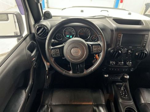 Used 2012 Jeep Wrangler Unlimited Sahara AWD/4WD image 11