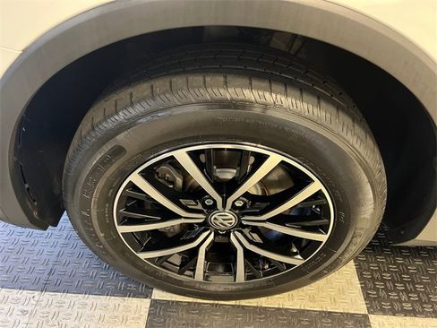 Used 2021 Volkswagen Tiguan SE image 8