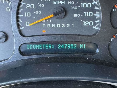 Used 2006 Chevrolet Silverado 1500 LT w/ Onstar Plus Package AWD/4WD image 12