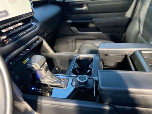 Used 2024 Toyota Tundra Limited image 32