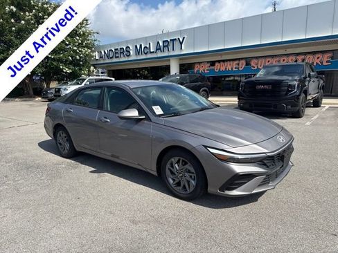 Used 2024 Hyundai Elantra SEL FWD image 1