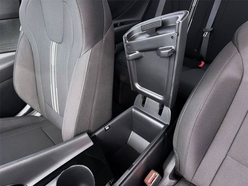 New 2026 Hyundai Elantra Hybrid FWD image 37