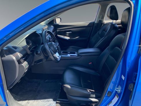 Used 2022 Nissan Sentra SR w/ SR Premium Package FWD image 9
