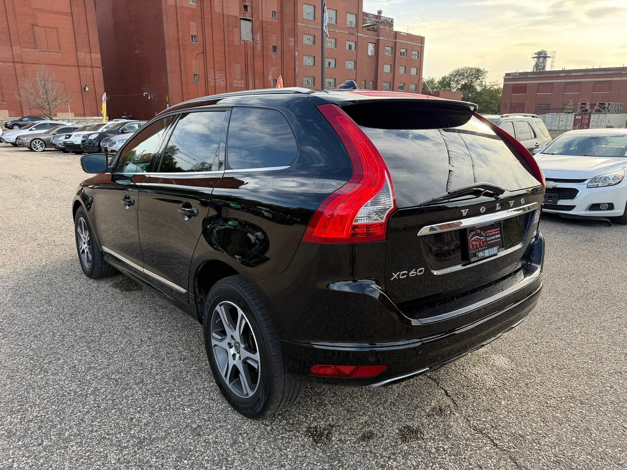 Used 2015 Volvo XC60 T6 AWD/4WD image 4