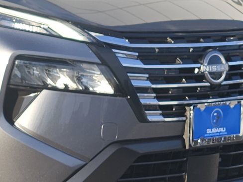 Used 2024 Nissan Rogue S AWD/4WD image 3