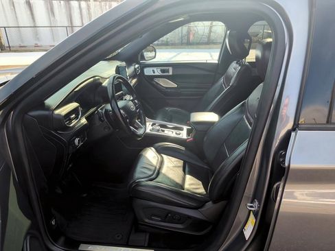 Used 2021 Ford Explorer Platinum w/ Equipment Group 601A image 8