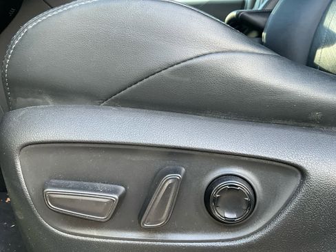 Used 2021 Toyota Venza Limited image 25