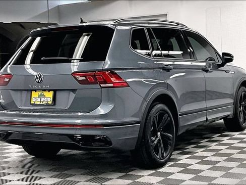 Used 2023 Volkswagen Tiguan SE R-Line FWD image 13