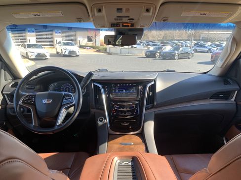 Used 2019 Cadillac Escalade ESV Luxury image 30