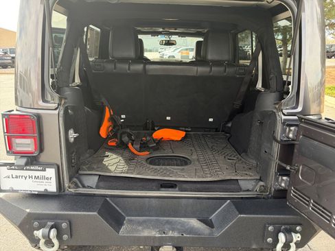 Used 2016 Jeep Wrangler Unlimited Rubicon w/ Connectivity Group AWD/4WD image 34
