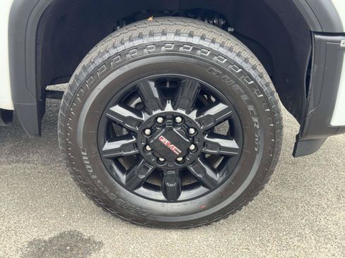 Used 2024 GMC Sierra 2500 AT4 w/ AT4 Premium Plus Package AWD/4WD image 7