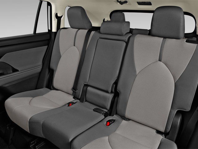 Used 2021 Toyota Highlander XLE AWD/4WD image 11