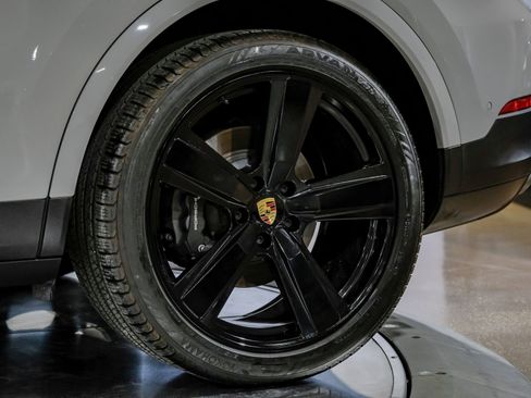 Used 2024 Porsche Cayenne Coupe AWD/4WD image 60