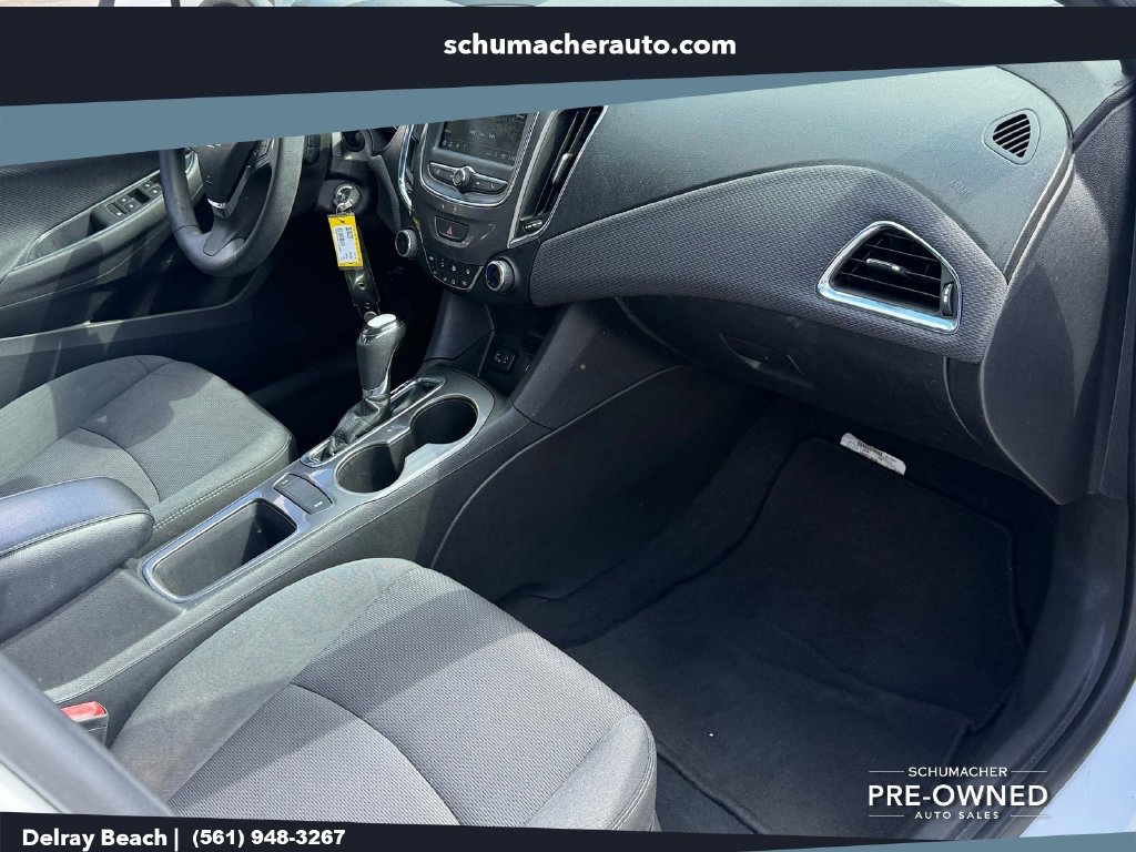 Used 2019 Chevrolet Cruze LT w/ RS Package FWD image 18