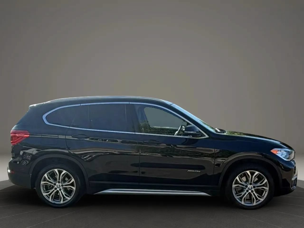 Used 2016 BMW X1 xDrive28i AWD/4WD image 4