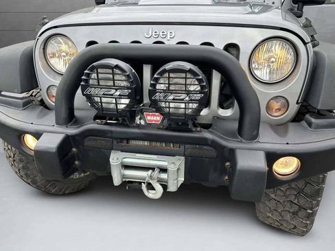 Used 2015 Jeep Wrangler Unlimited Rubicon w/ Dual Top Group AWD/4WD image 43
