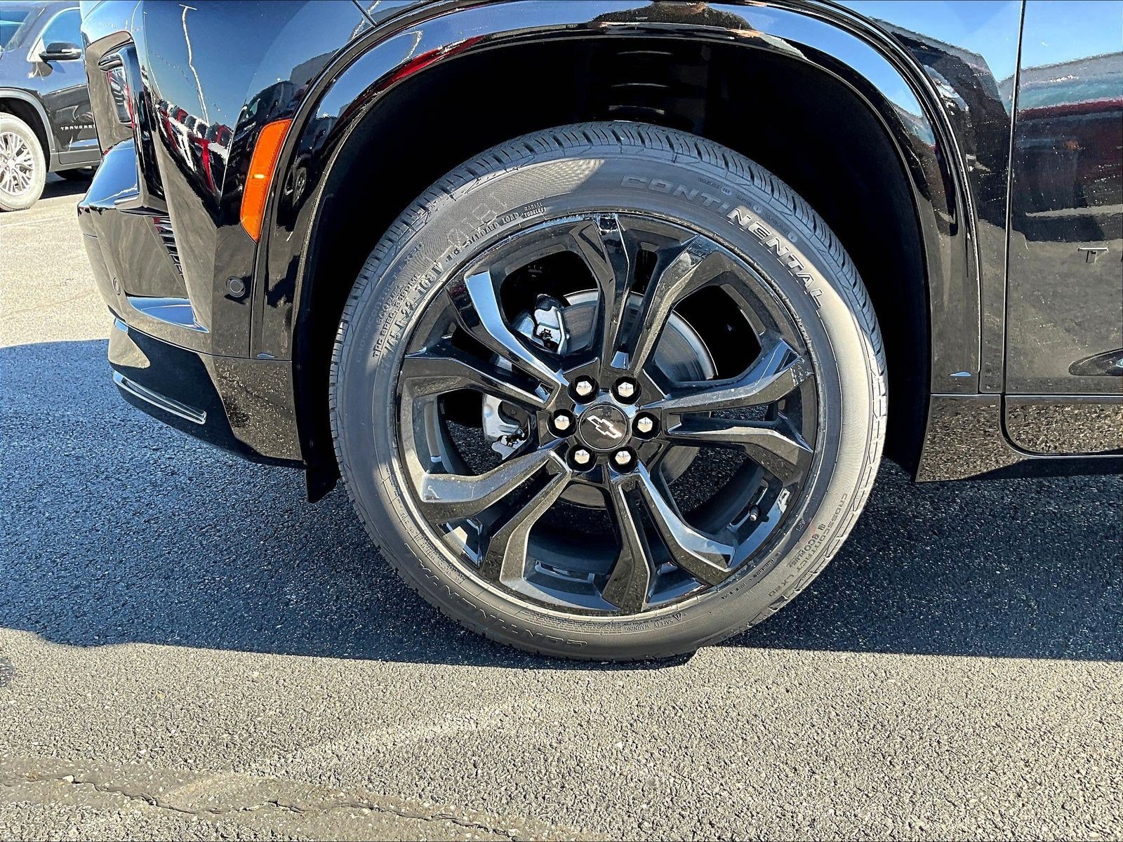 New 2027 Chevrolet Traverse RS w/ LPO, Floor Liner Package FWD image 23