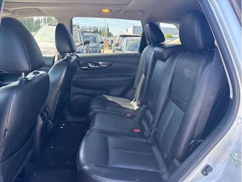 Used 2018 Nissan Rogue SL w/ Premium Package image 5