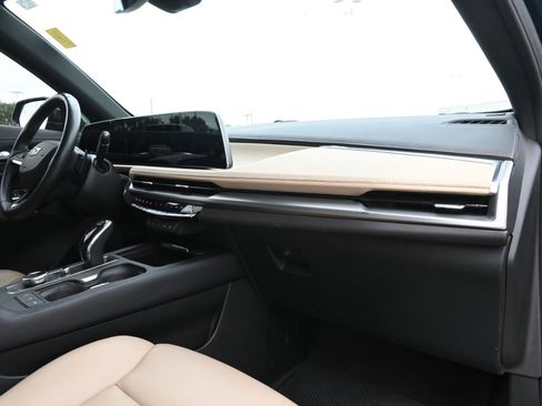 Used 2024 Cadillac XT4 Premium Luxury w/ Cold Weather Package FWD image 25