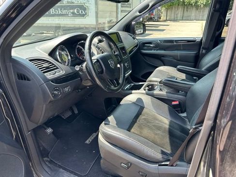 Used 2015 Dodge Grand Caravan SXT FWD image 9