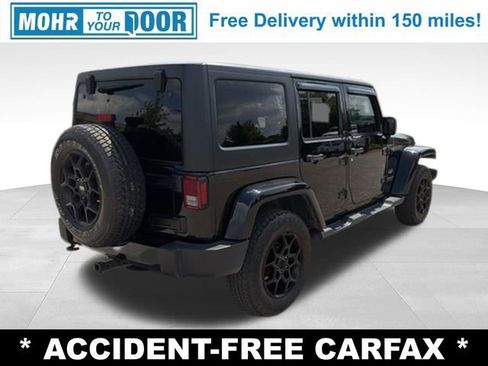 Used 2017 Jeep Wrangler Unlimited Sahara w/ Connectivity Group AWD/4WD image 5