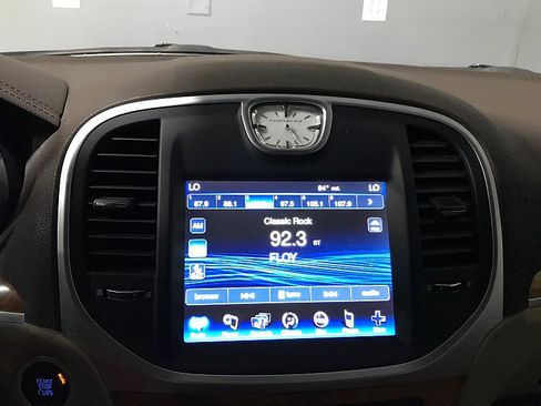 Used 2012 Chrysler 300 Limited w/ Luxury Group RWD image 27
