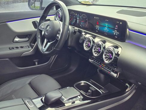 Used 2023 Mercedes-Benz CLA 250 4MATIC image 27