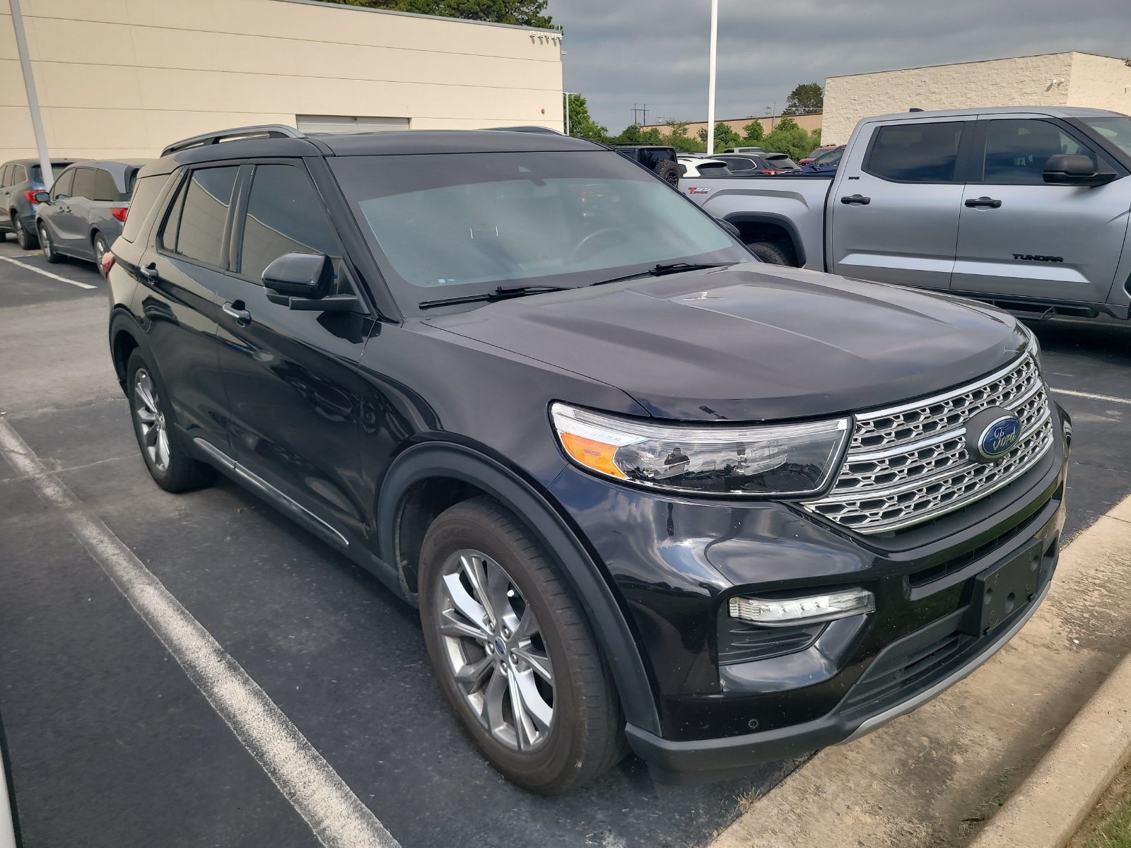 Used 2021 Ford Explorer Limited w/ Equipment Group 301A RWD image 3