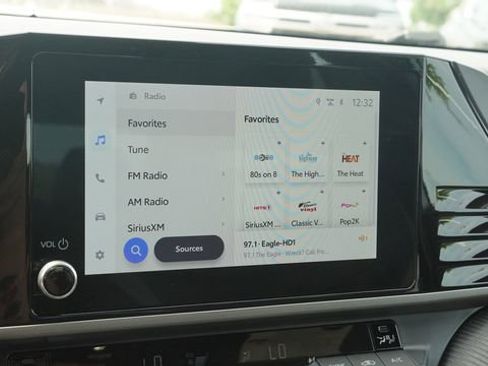 Used 2025 Toyota Camry SE image 22