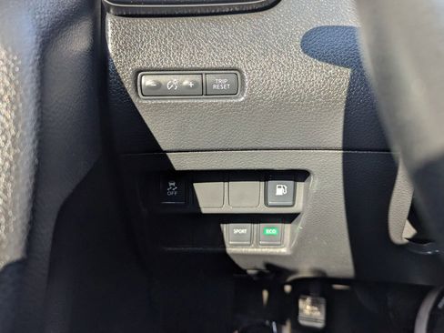 Used 2018 Nissan Rogue S FWD image 19