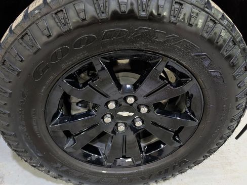 Used 2022 Chevrolet Colorado Z71 w/ Z71 Midnight Edition image 9