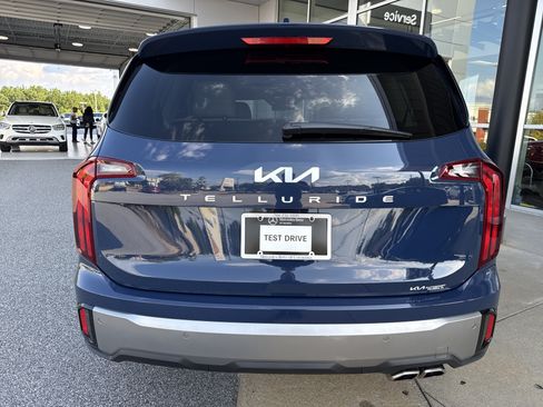 Used 2024 Kia Telluride S w/ S Sunroof Package FWD image 9