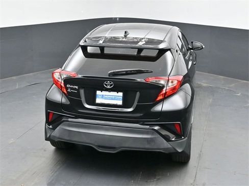 Used 2018 Toyota C-HR image 32