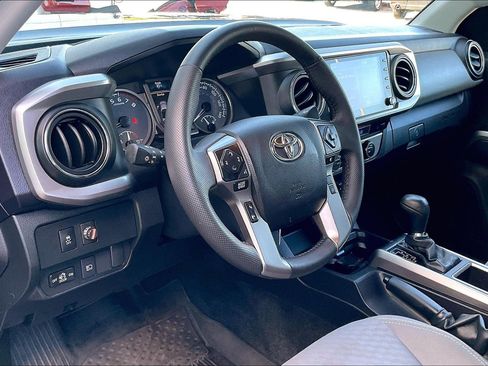Used 2022 Toyota Tacoma SR5 AWD/4WD image 13