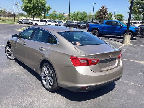 Used 2025 Chevrolet Malibu LT FWD image 2