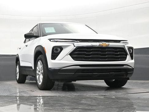 Used 2025 Chevrolet TrailBlazer LS FWD image 26